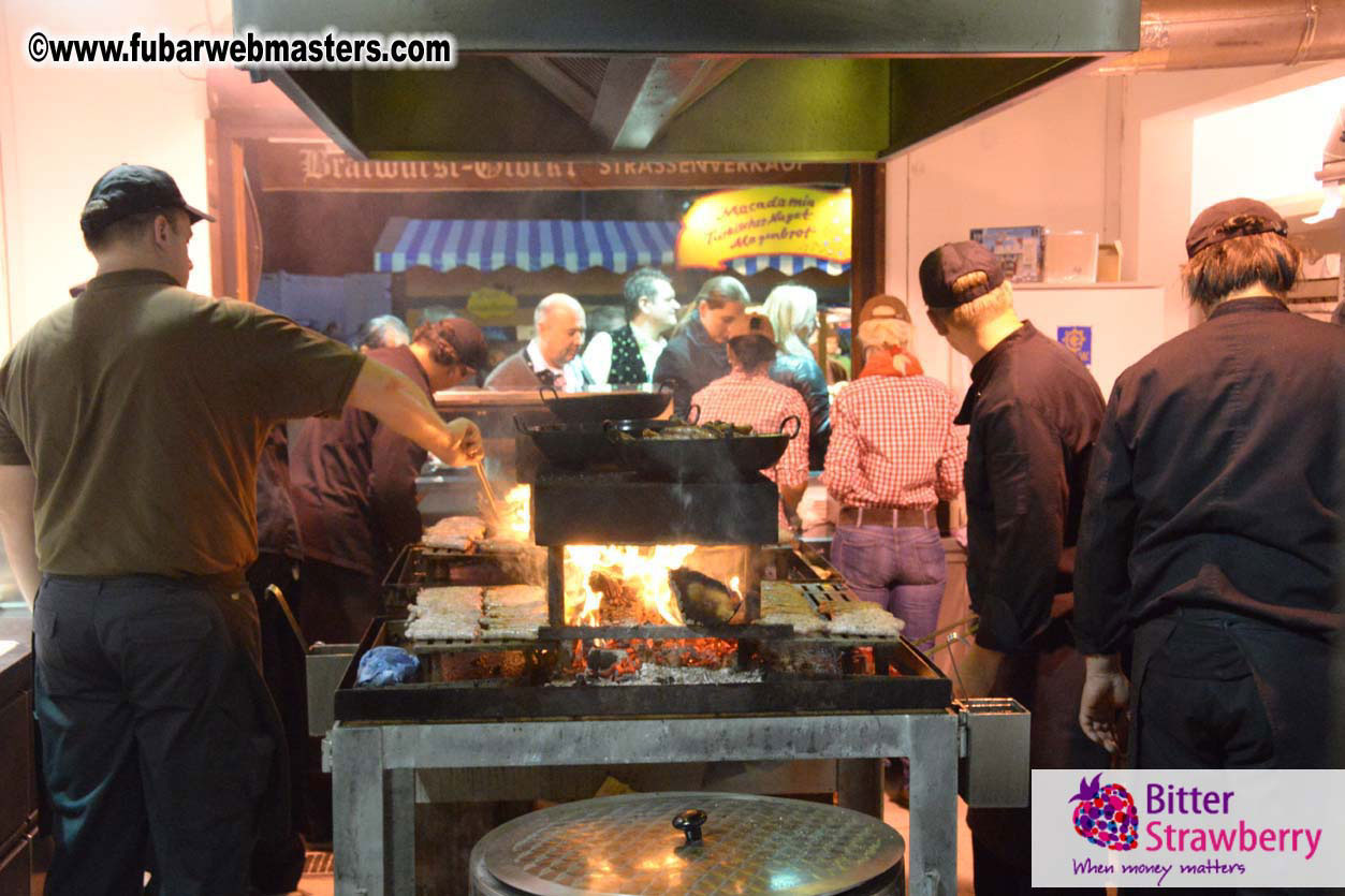 Seating in the legendary beer tent Zur Bratwurst