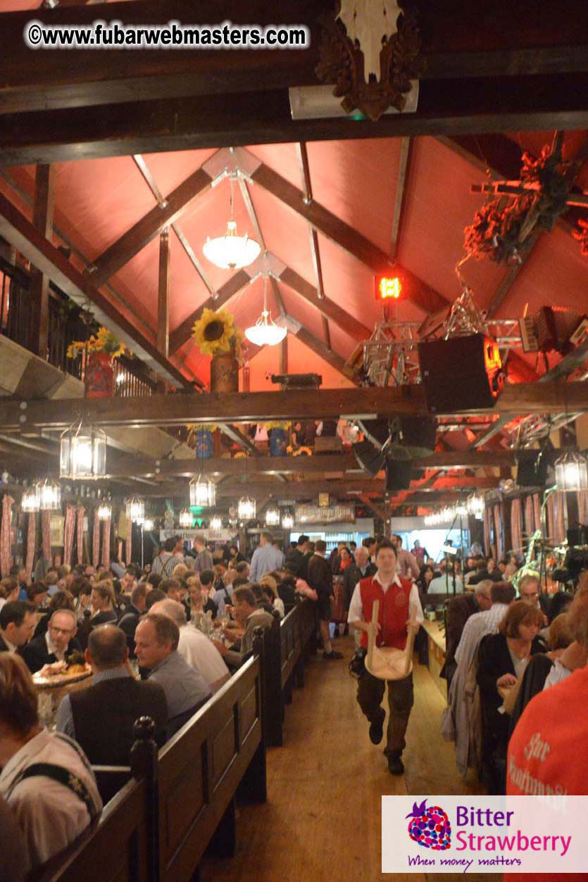 Seating in the legendary beer tent Zur Bratwurst