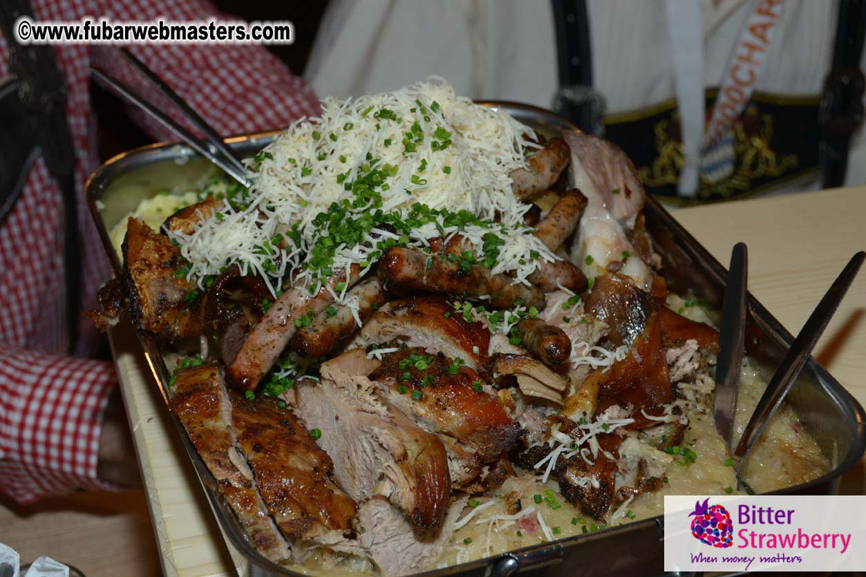 Seating in the legendary beer tent Zur Bratwurst