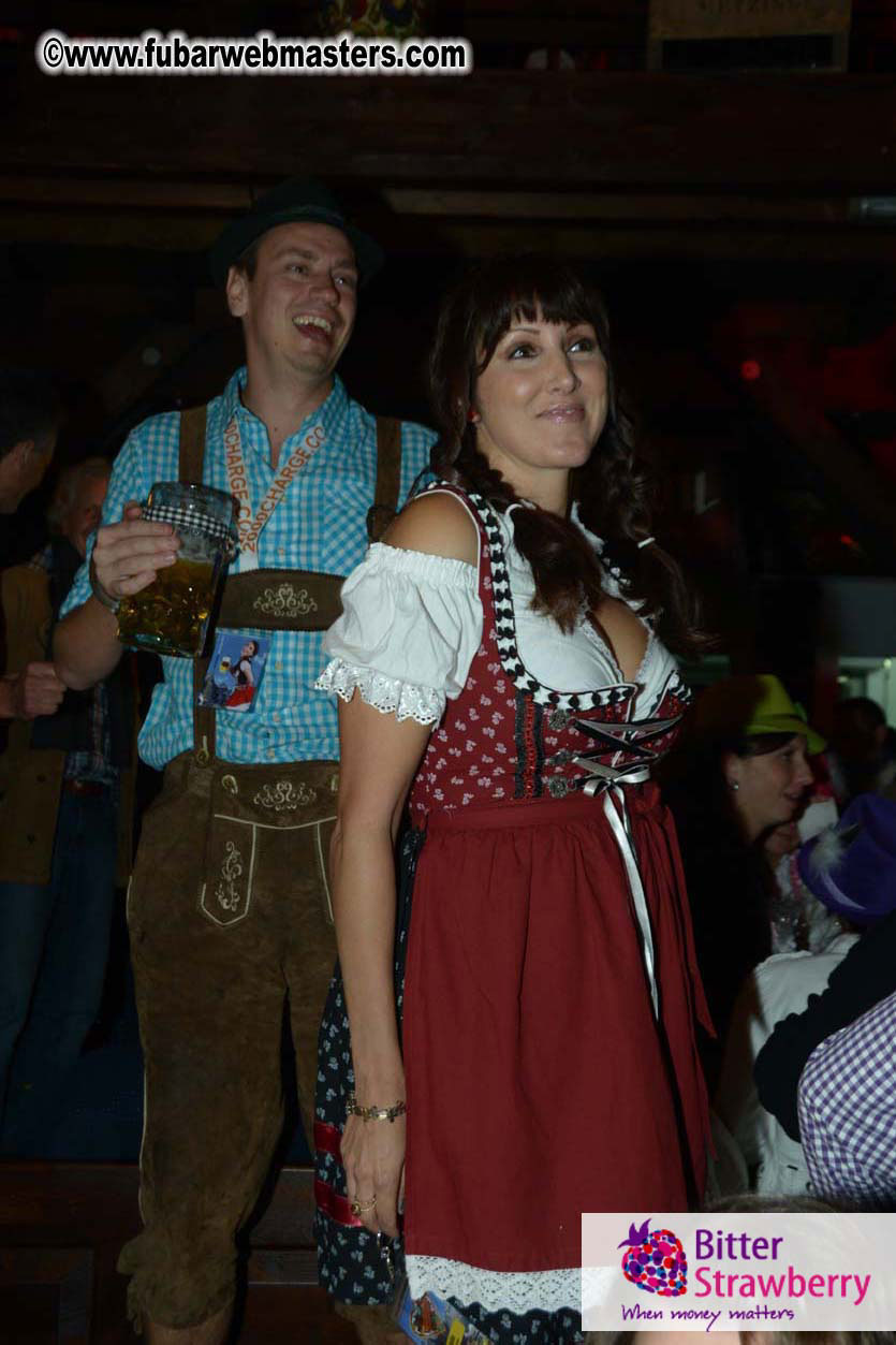 Seating in the legendary beer tent Zur Bratwurst