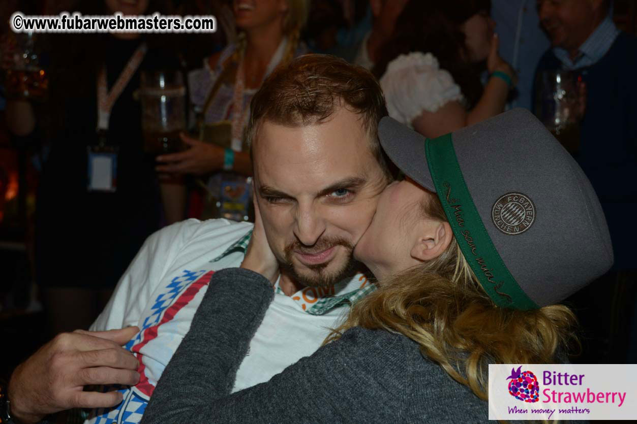 Seating in the legendary beer tent Zur Bratwurst