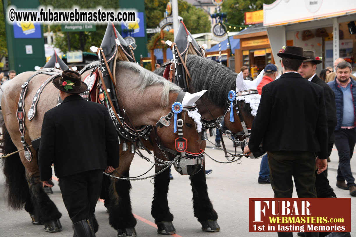 Day 2 - the L??wenBr?ñu Beer Tent