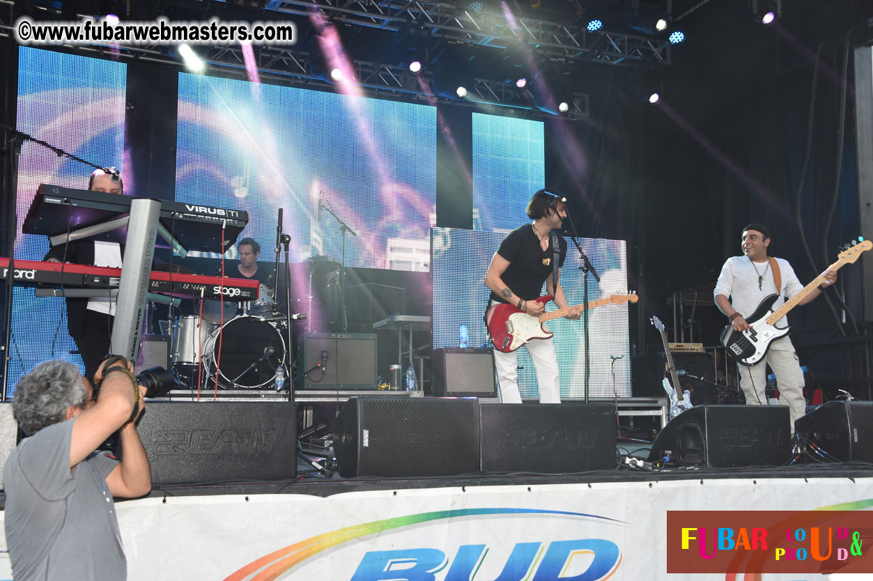 DECADES @ the Bud Light South Stage