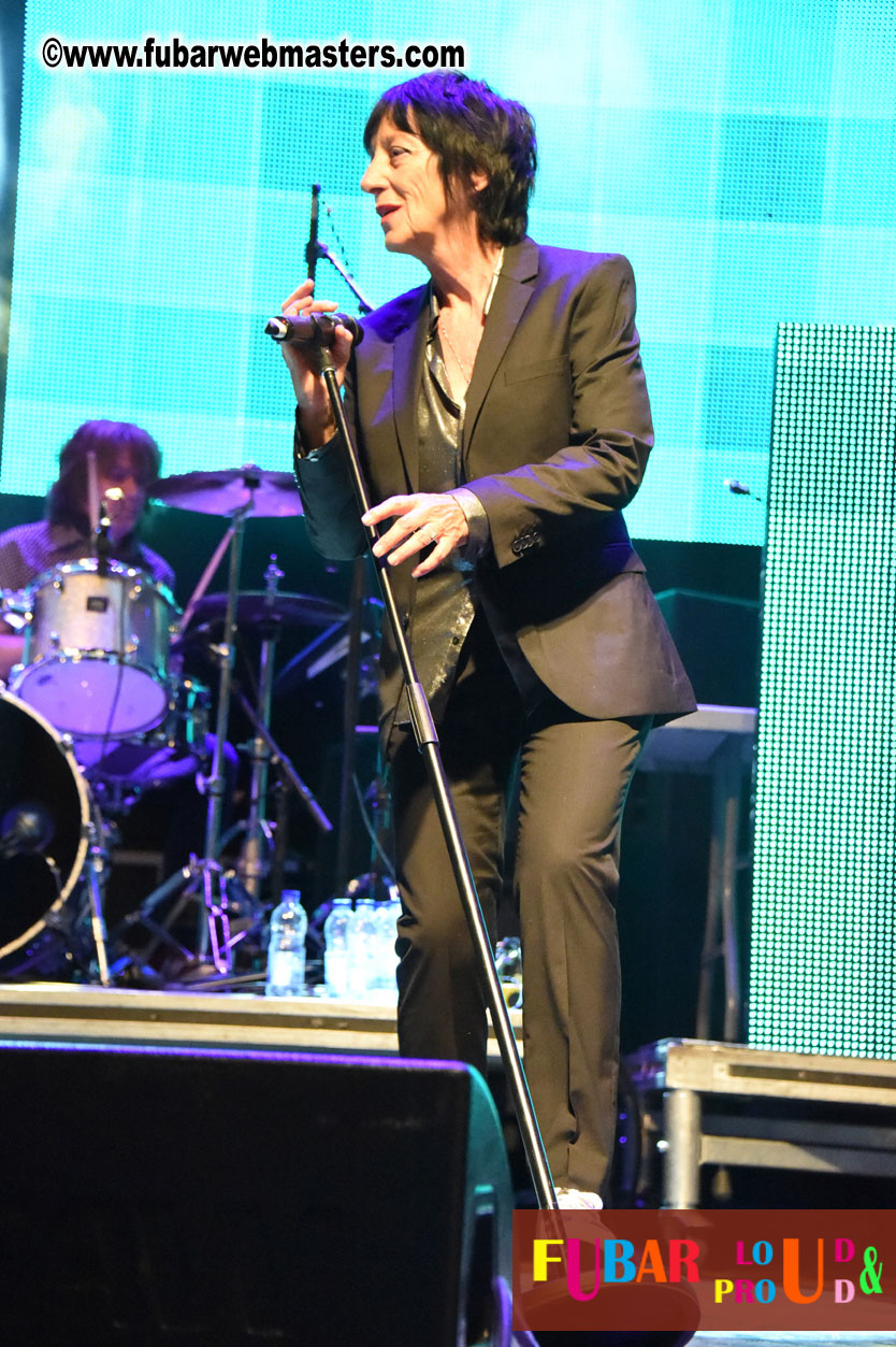 DECADES @ the Bud Light South Stage