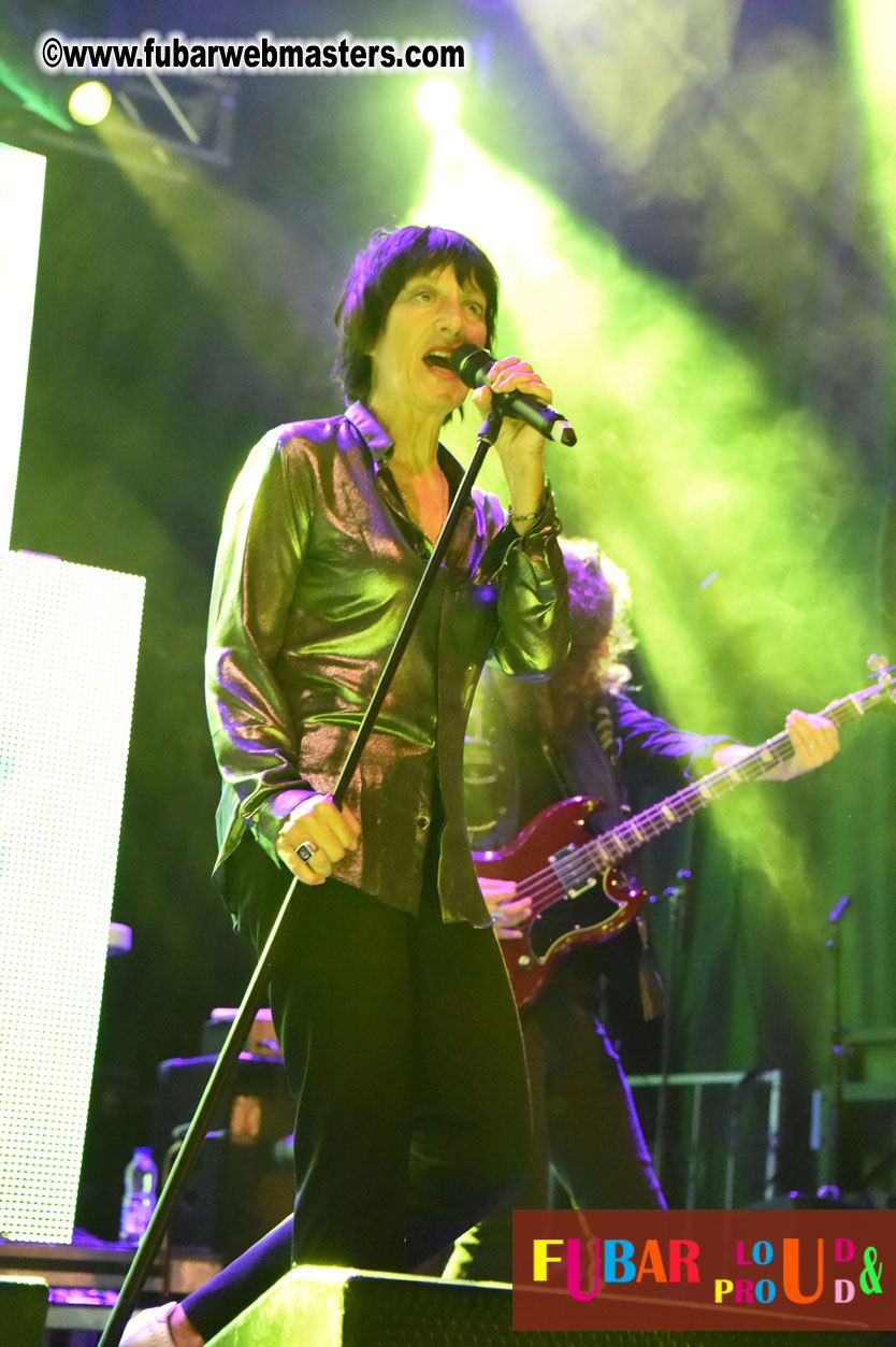 DECADES @ the Bud Light South Stage