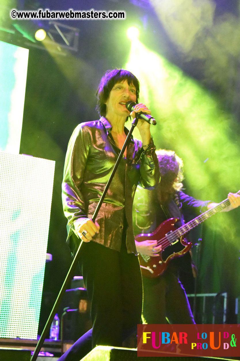 DECADES @ the Bud Light South Stage