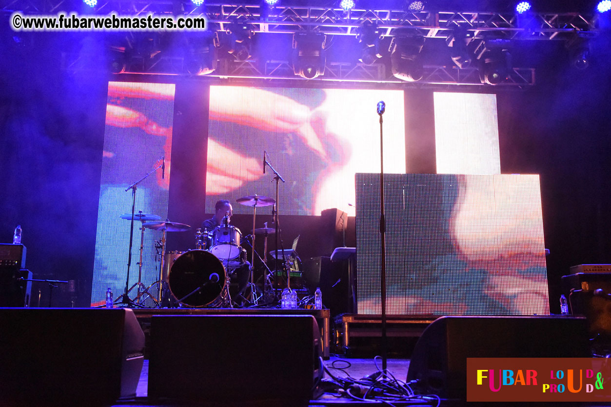 DECADES @ the Bud Light South Stage