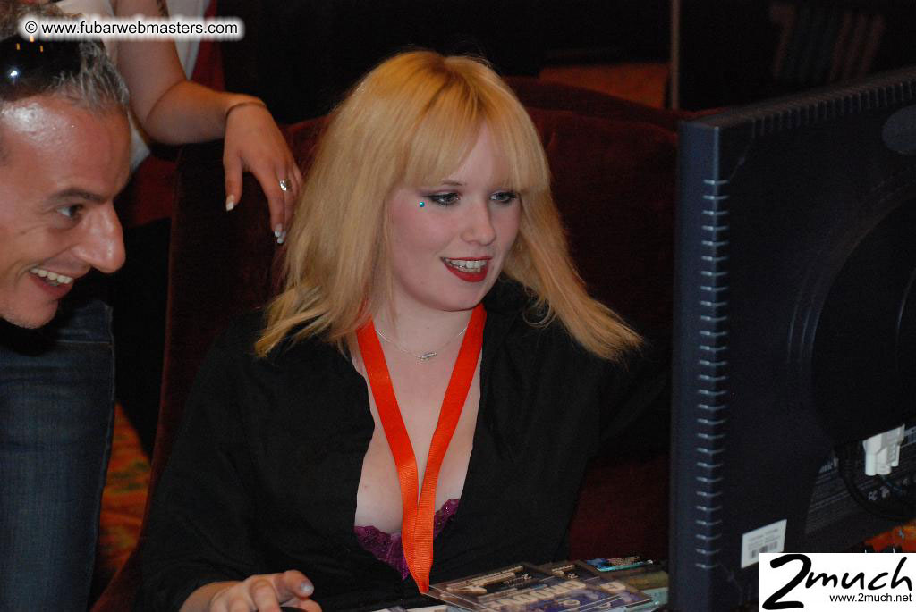 Extra pics from 2Much.net