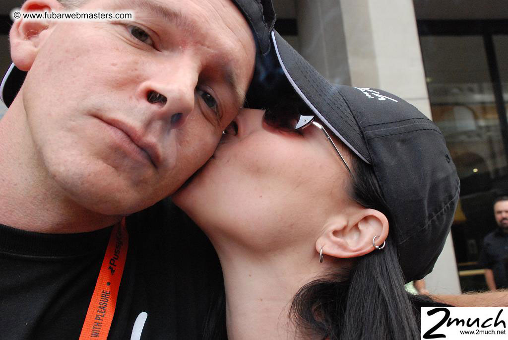 Extra pics from 2Much.net