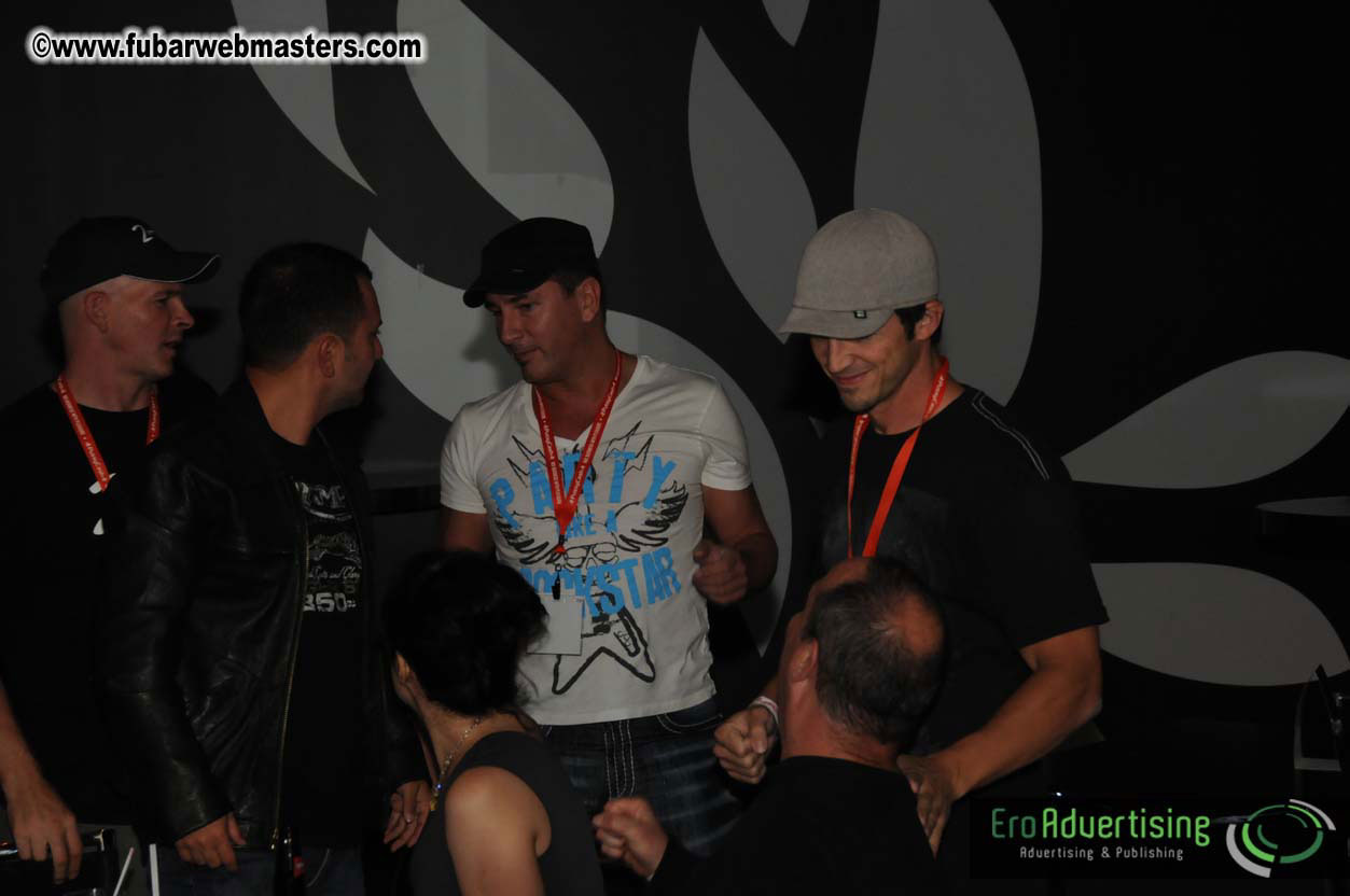 Qwebec Warm Up Gathering @ Newtown