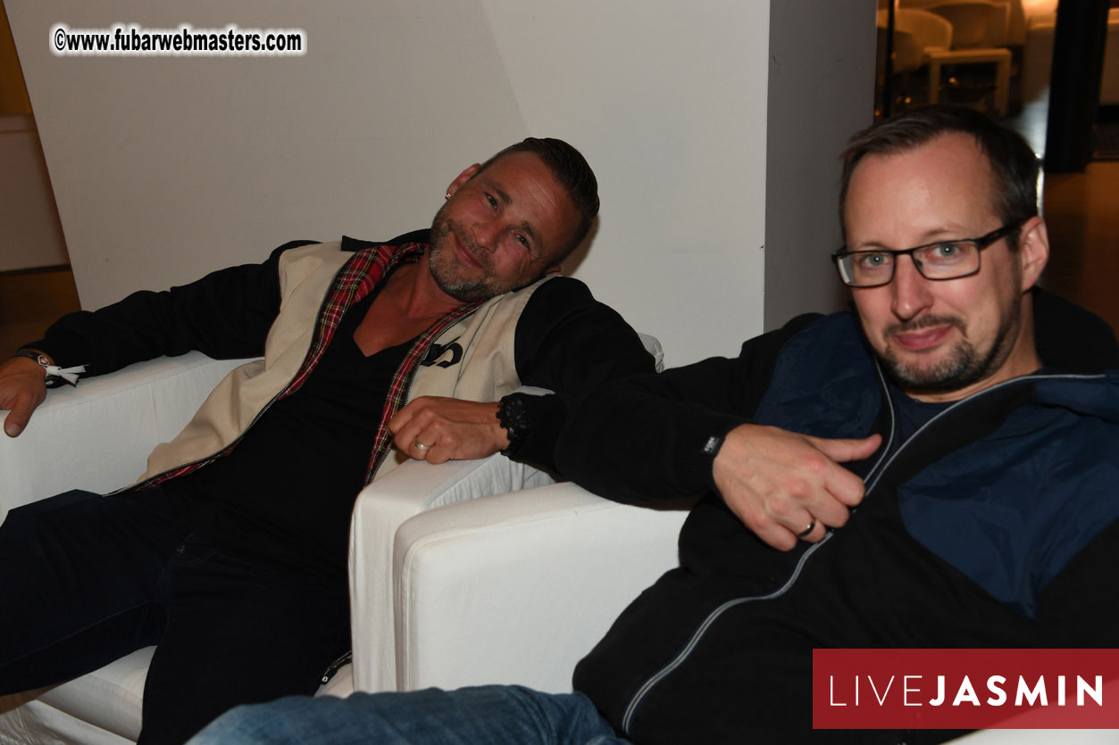 TrafficHaus and Reviveads Party