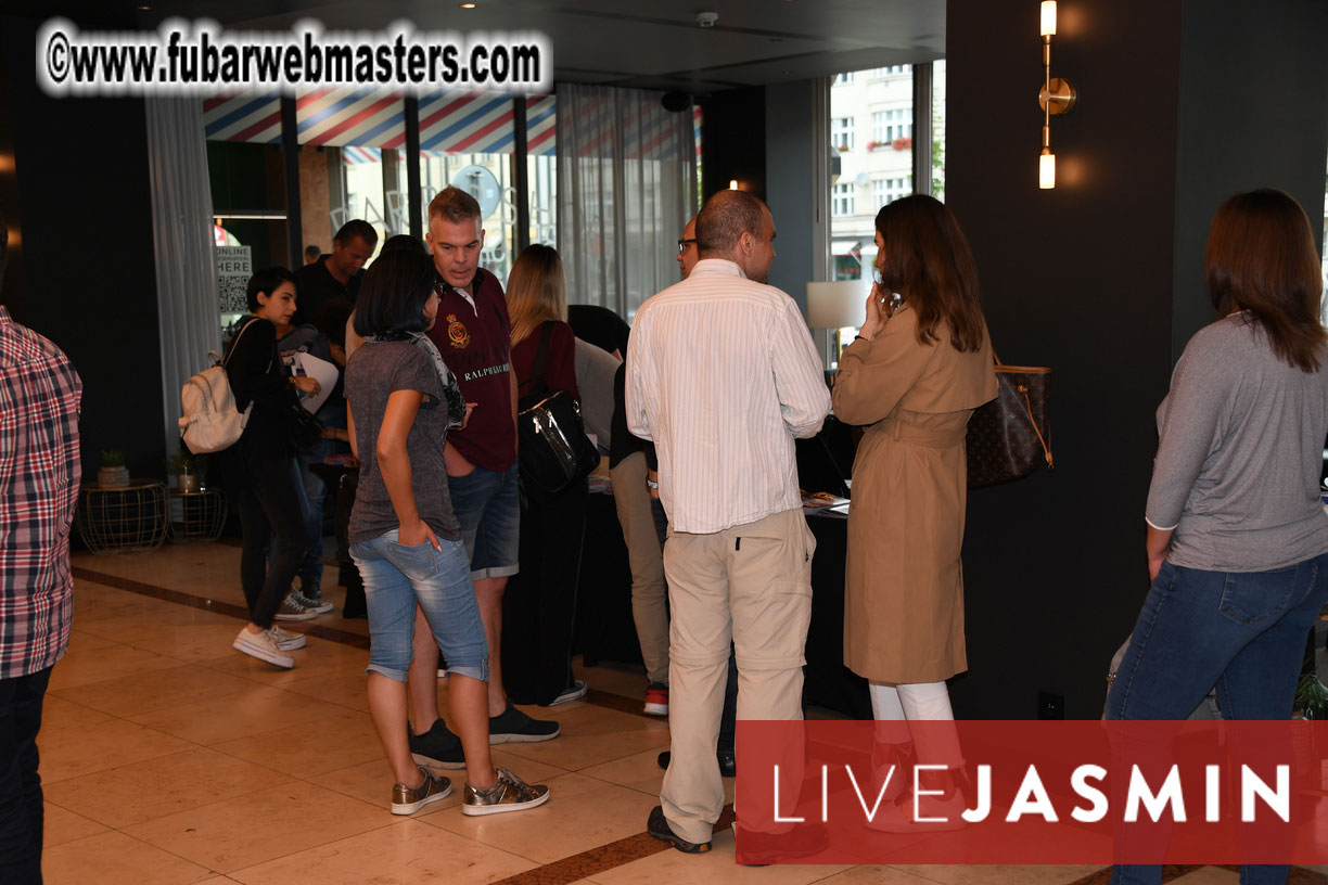 Arrivals on Mojo Coach from Berlin