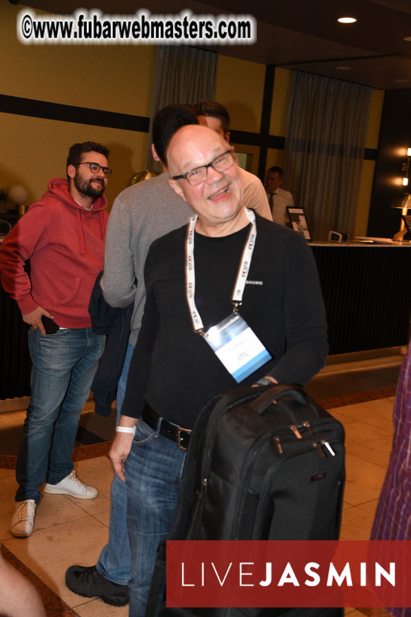 Arrivals on Mojo Coach from Berlin