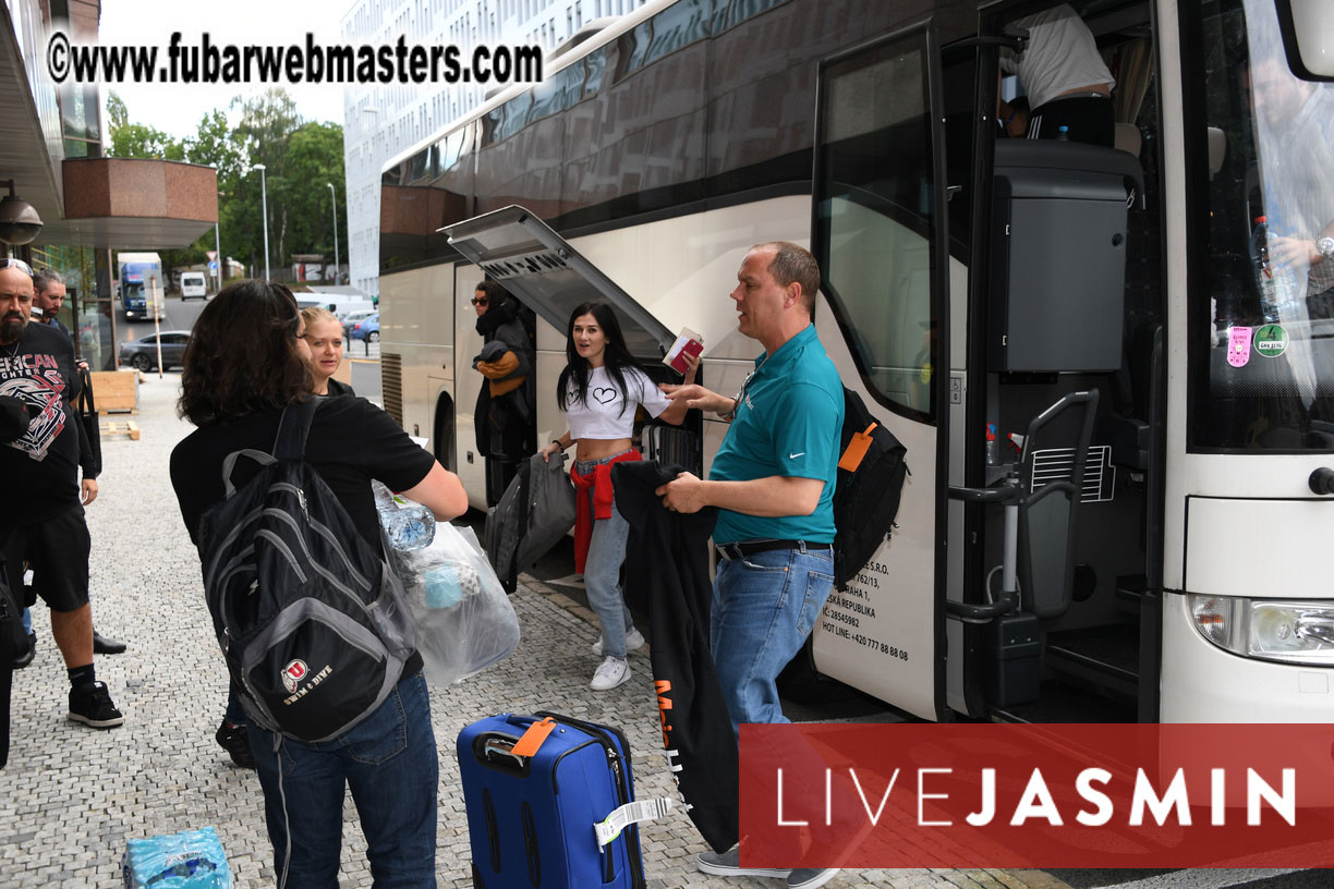 Arrivals on Mojo Coach from Berlin