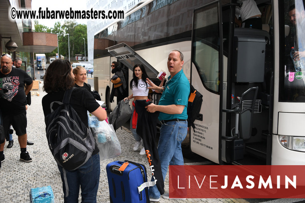 Arrivals on Mojo Coach from Berlin