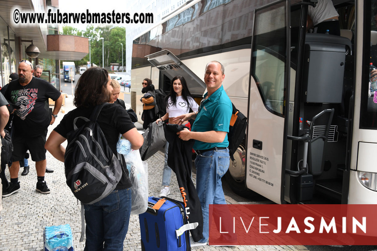 Arrivals on Mojo Coach from Berlin