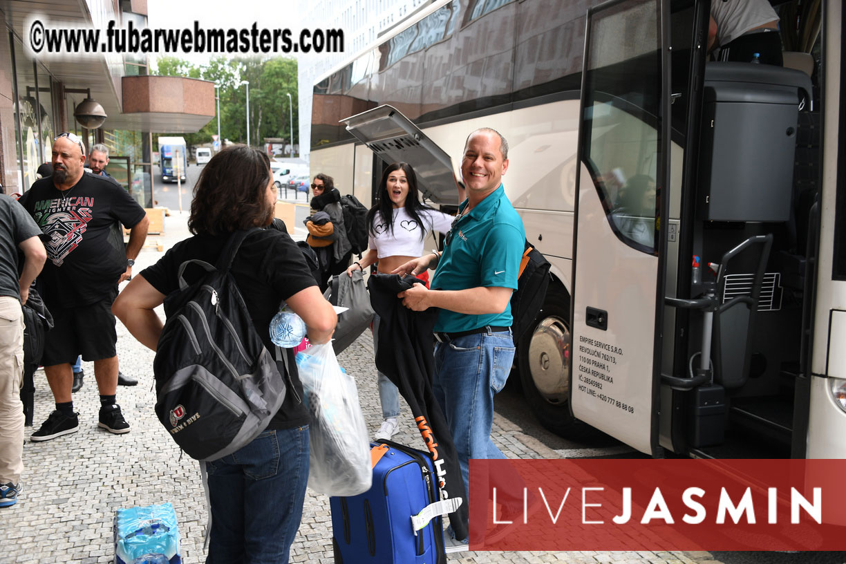 Arrivals on Mojo Coach from Berlin