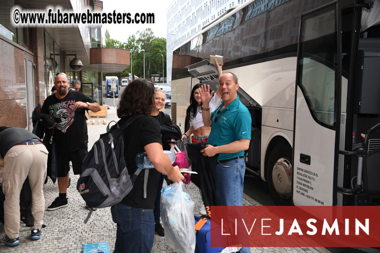 Arrivals on Mojo Coach from Berlin