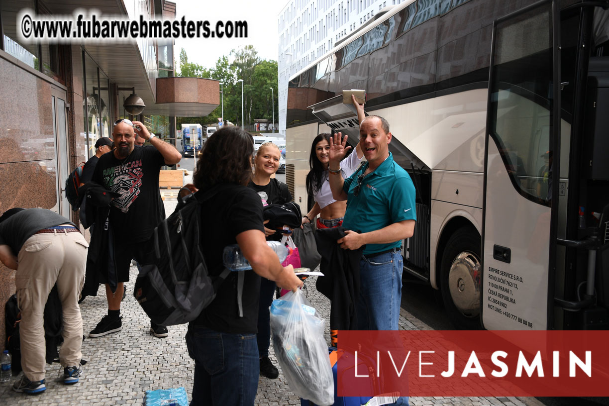 Arrivals on Mojo Coach from Berlin