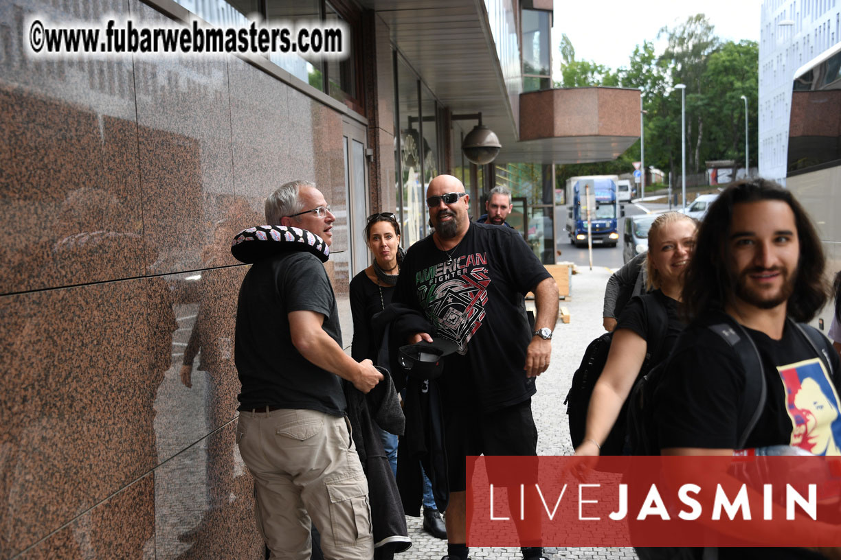 Arrivals on Mojo Coach from Berlin