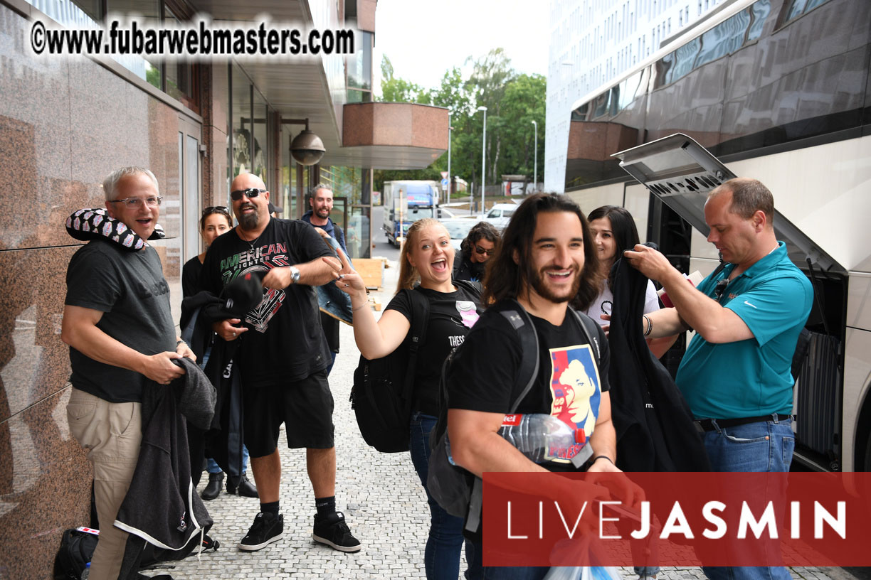 Arrivals on Mojo Coach from Berlin