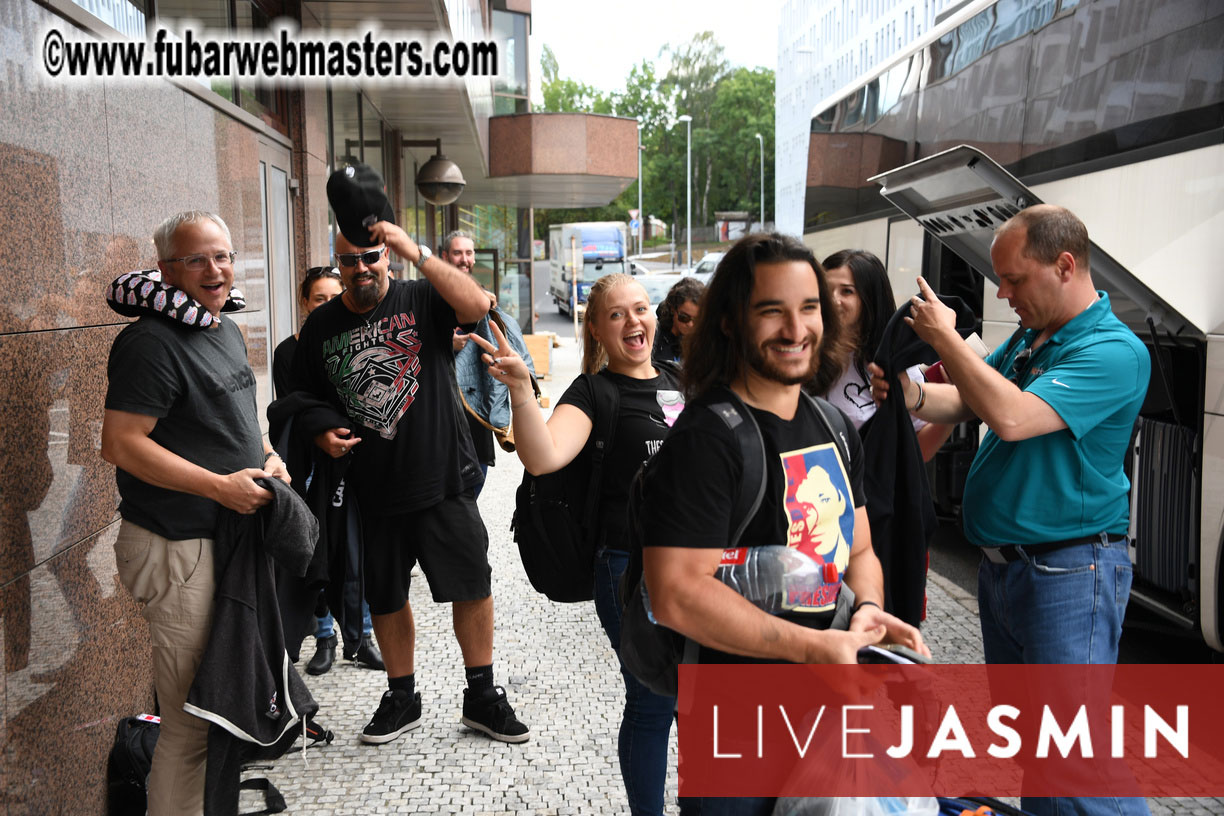 Arrivals on Mojo Coach from Berlin