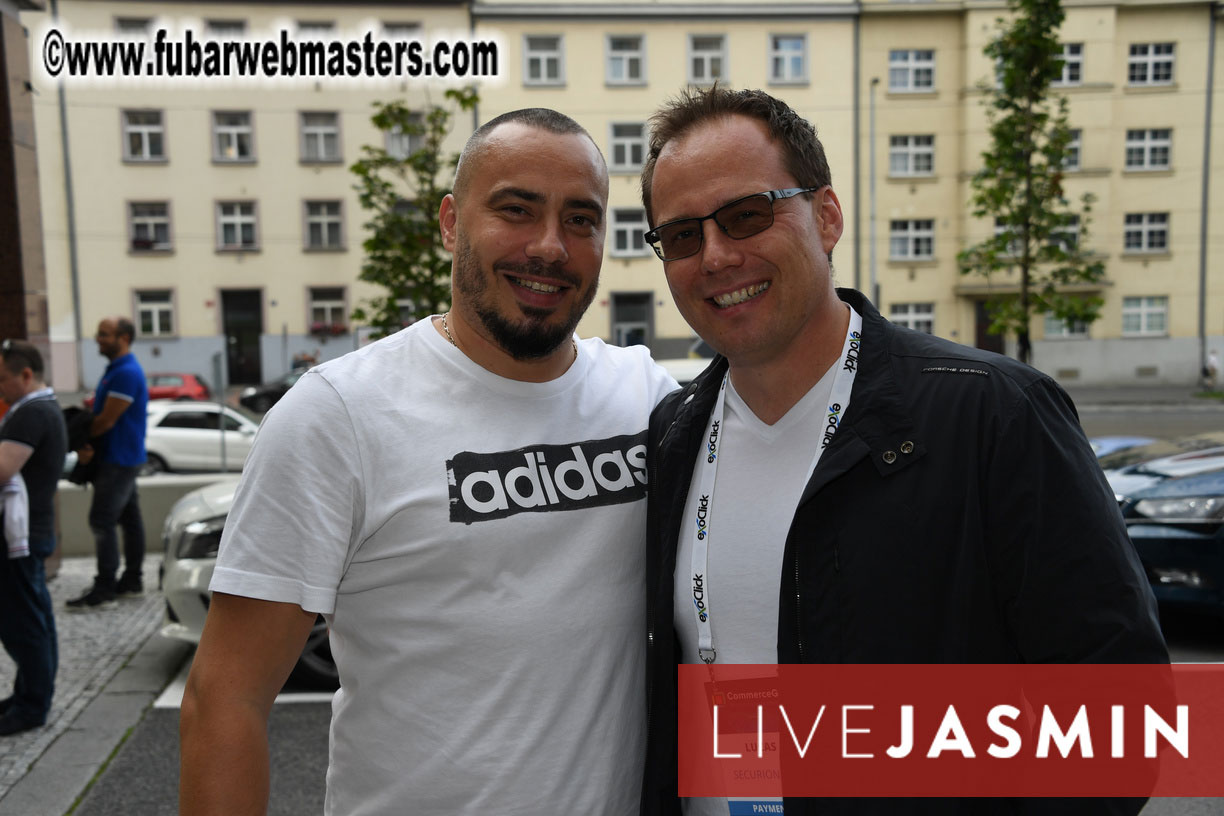 Arrivals on Mojo Coach from Berlin