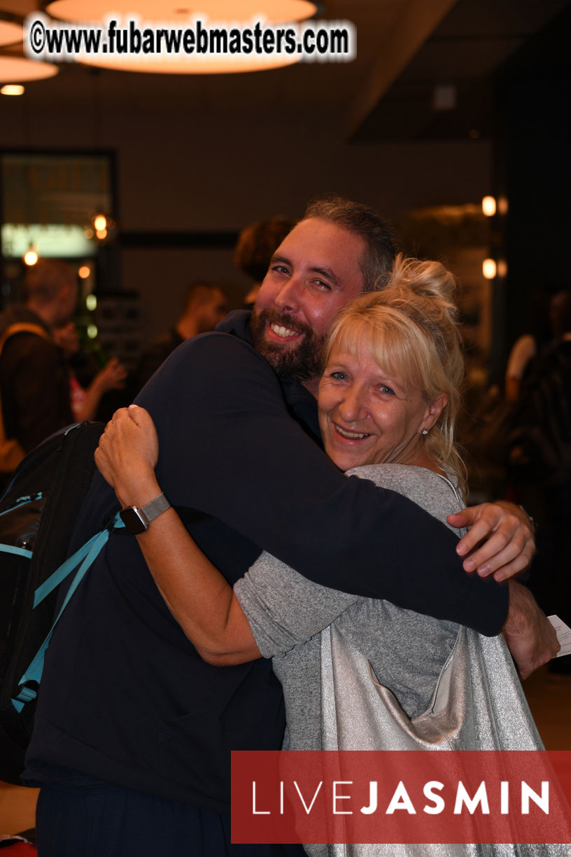 Arrivals on Mojo Coach from Berlin