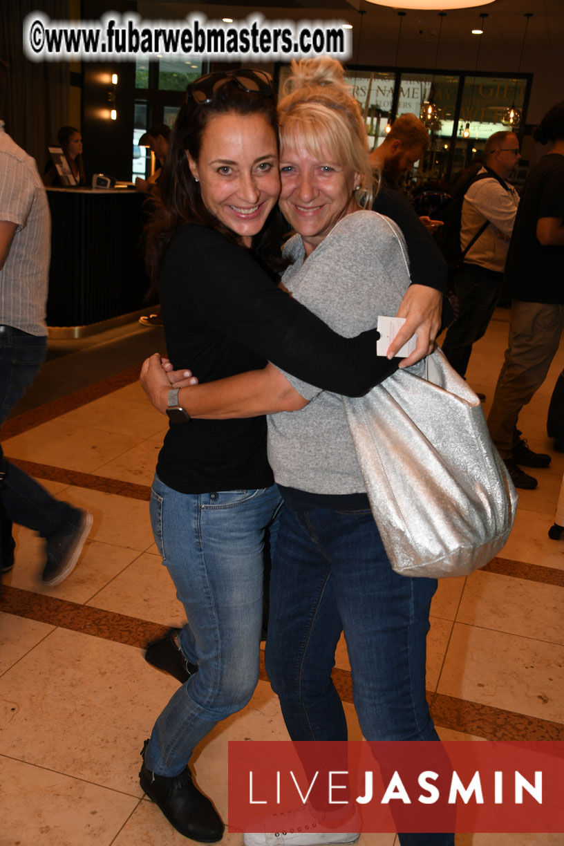 Arrivals on Mojo Coach from Berlin