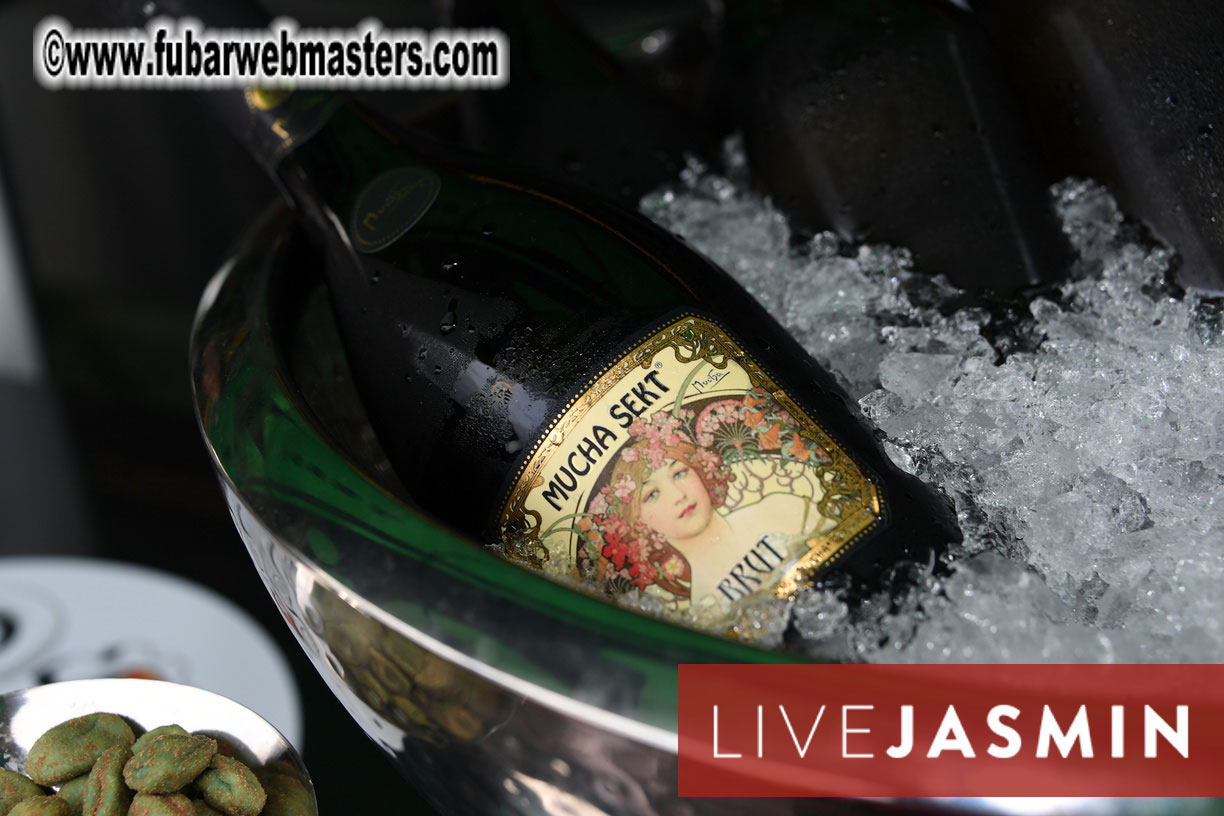 MojoCload Early Bird Happy Hour