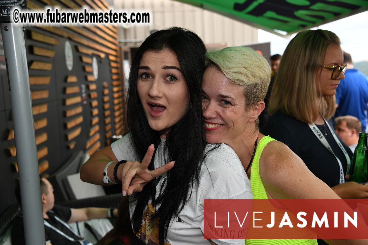 MojoCload Early Bird Happy Hour