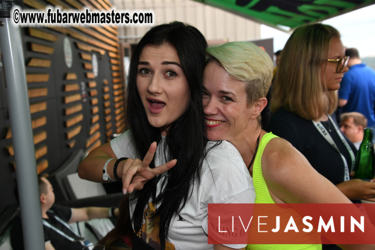 MojoCload Early Bird Happy Hour