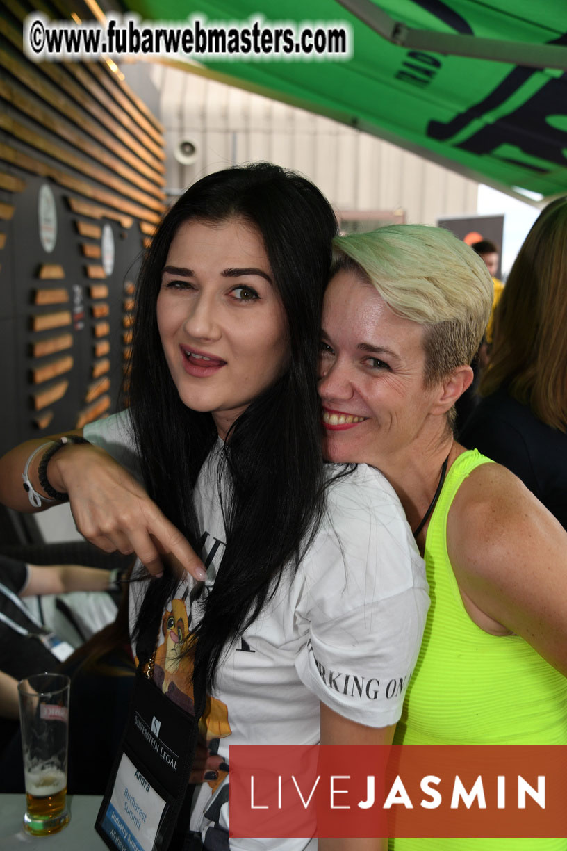 MojoCload Early Bird Happy Hour