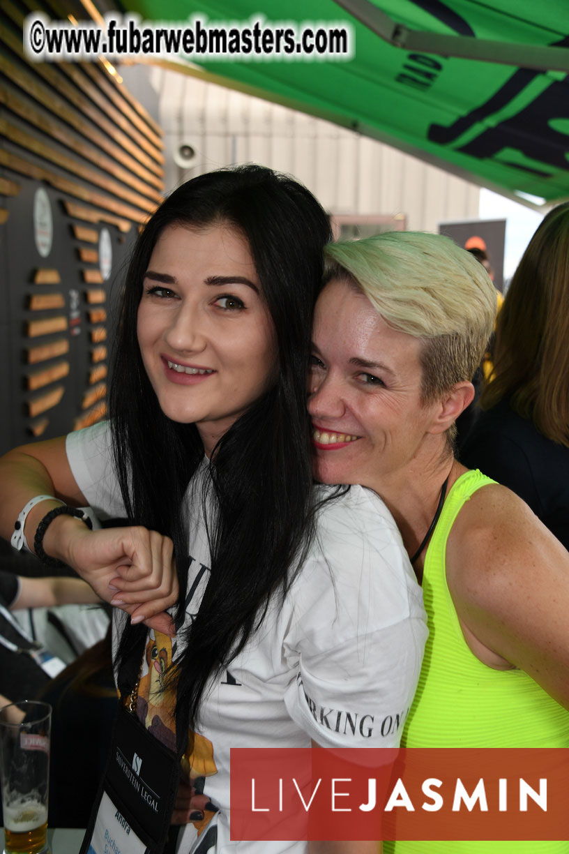 MojoCload Early Bird Happy Hour