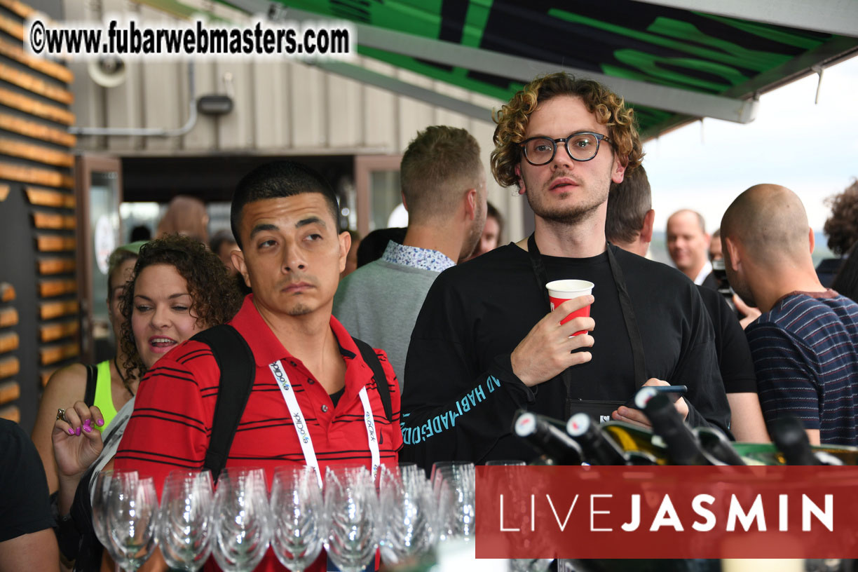 MojoCload Early Bird Happy Hour