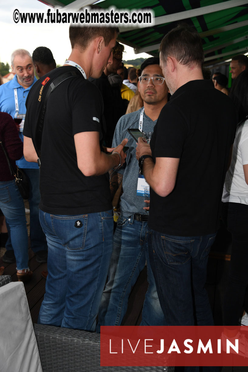 MojoCload Early Bird Happy Hour