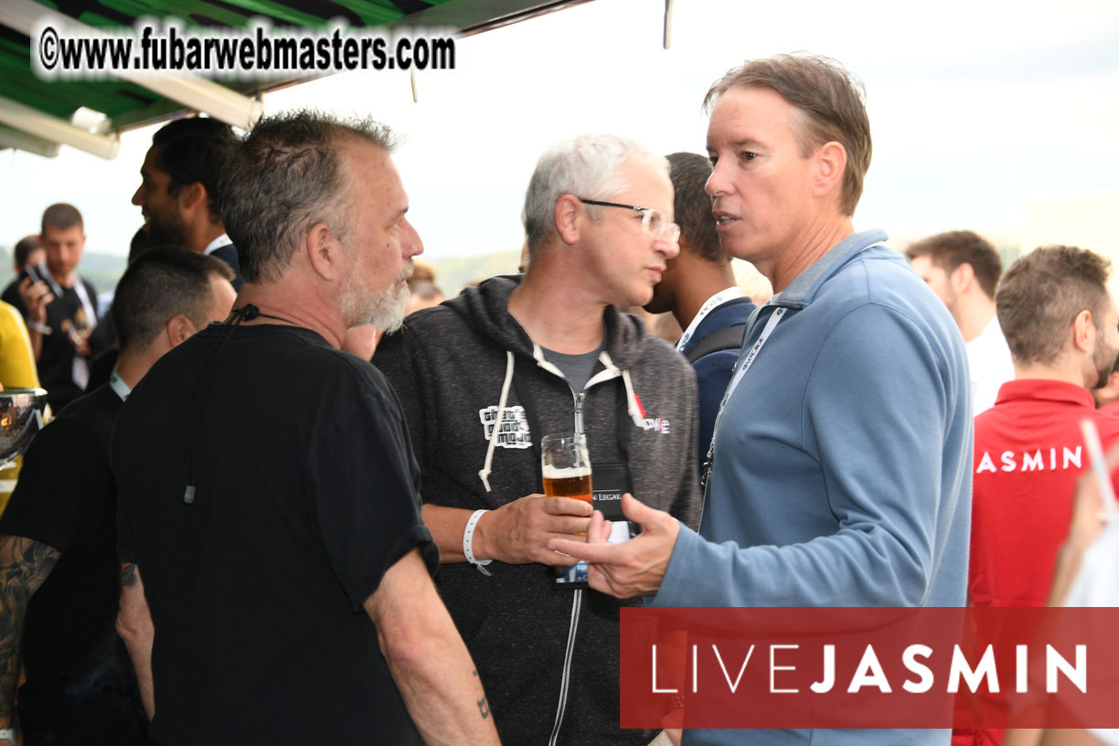 MojoCload Early Bird Happy Hour