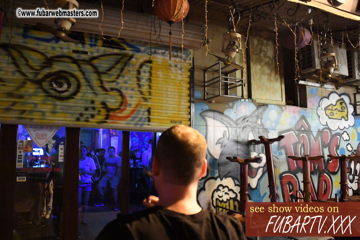 Toms Bar - beware of pickpockets