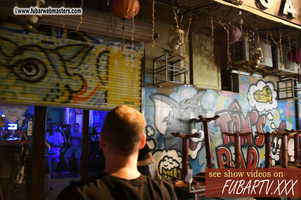 Toms Bar - beware of pickpockets