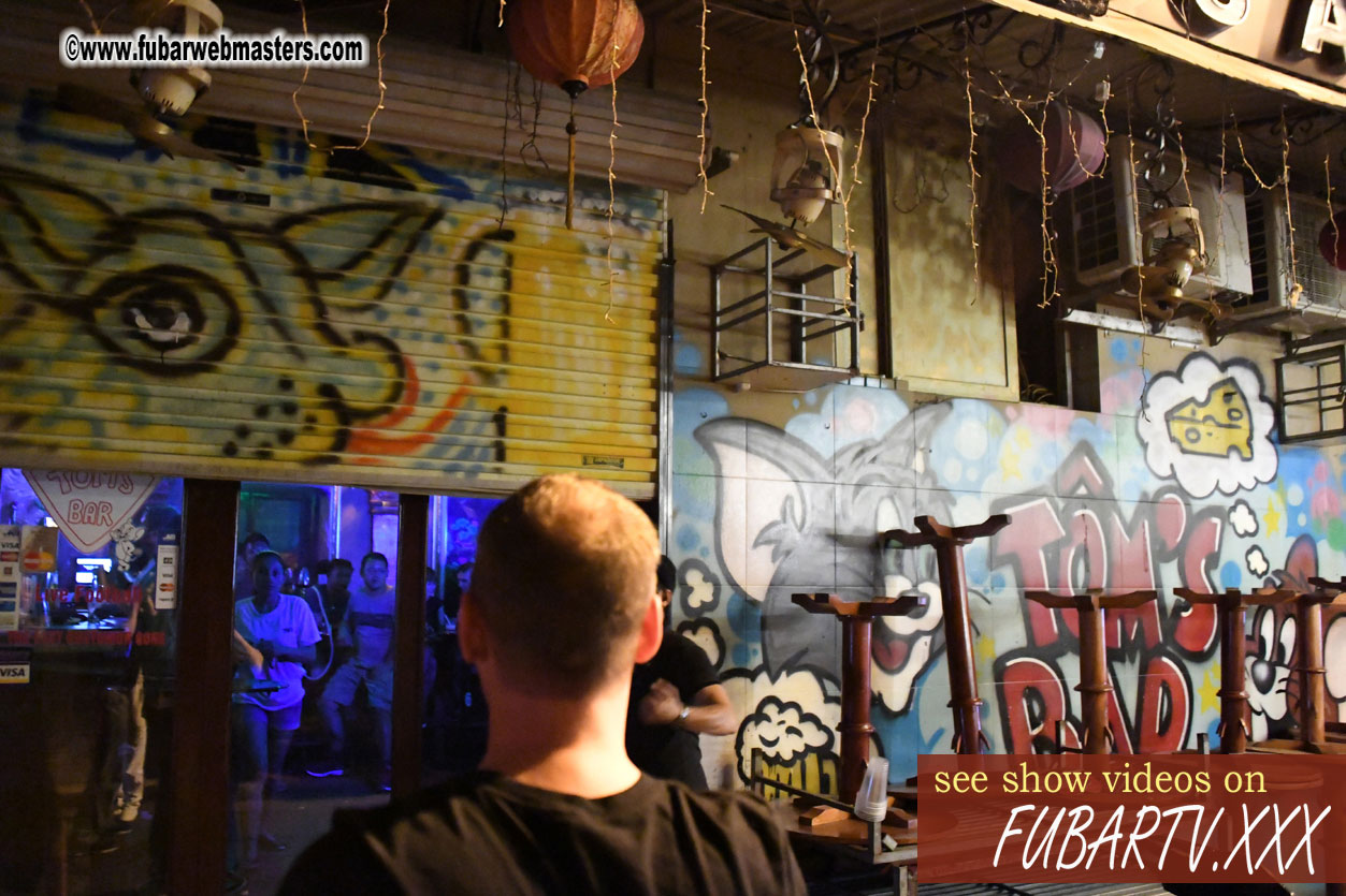 Toms Bar - beware of pickpockets