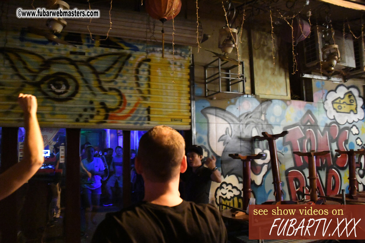 Toms Bar - beware of pickpockets