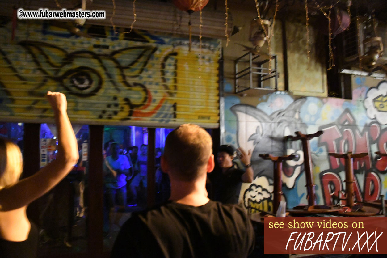 Toms Bar - beware of pickpockets