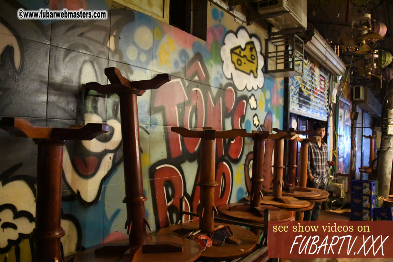 Toms Bar - beware of pickpockets