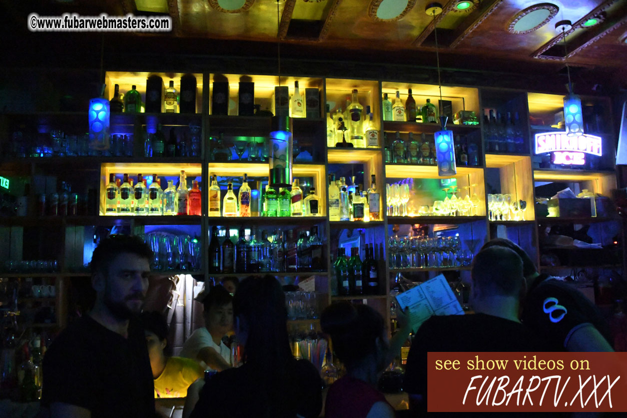 Toms Bar - beware of pickpockets