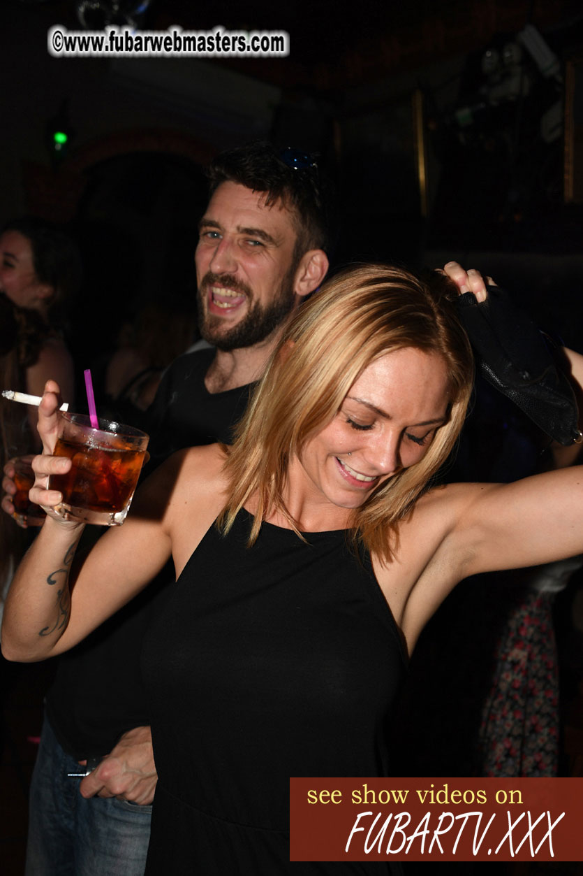 Toms Bar - beware of pickpockets