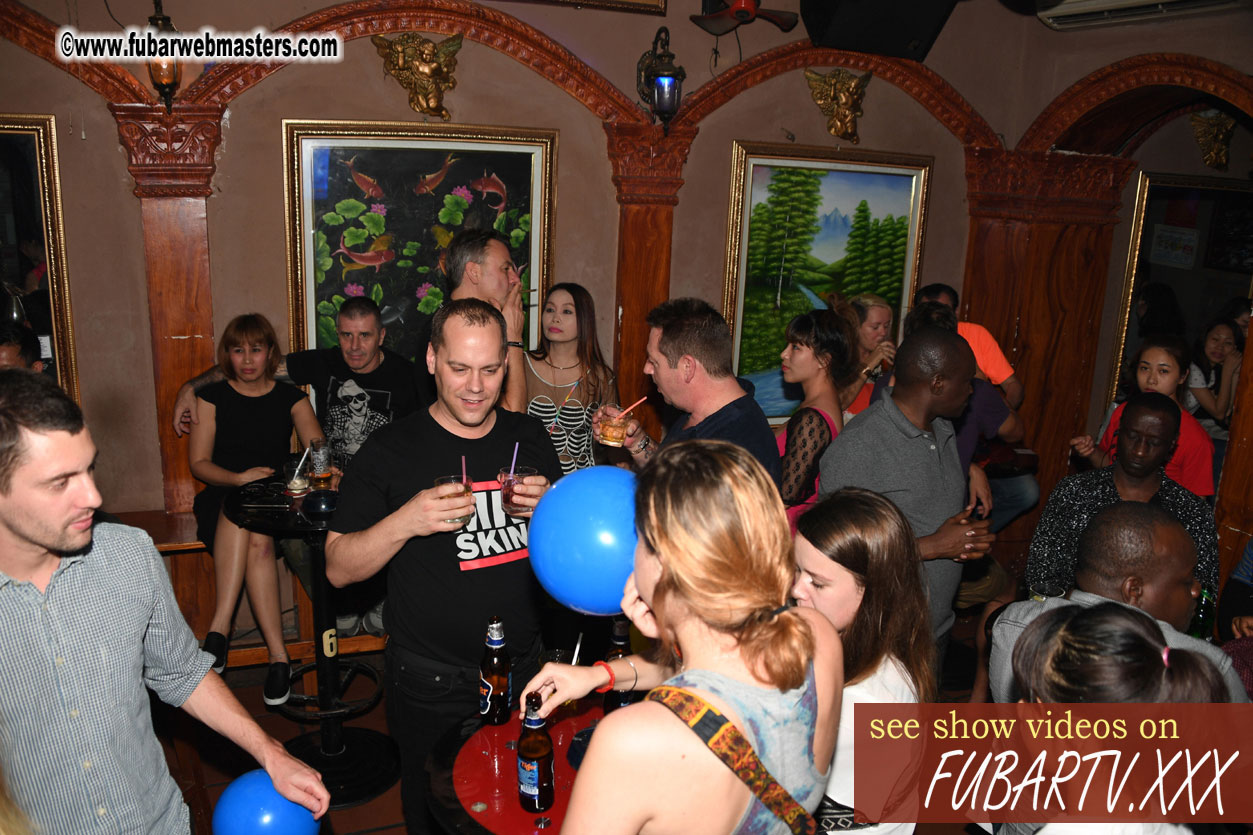 Toms Bar - beware of pickpockets