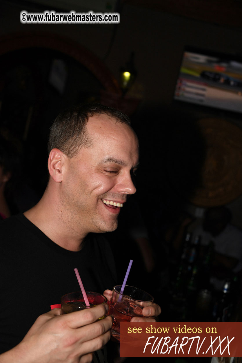 Toms Bar - beware of pickpockets