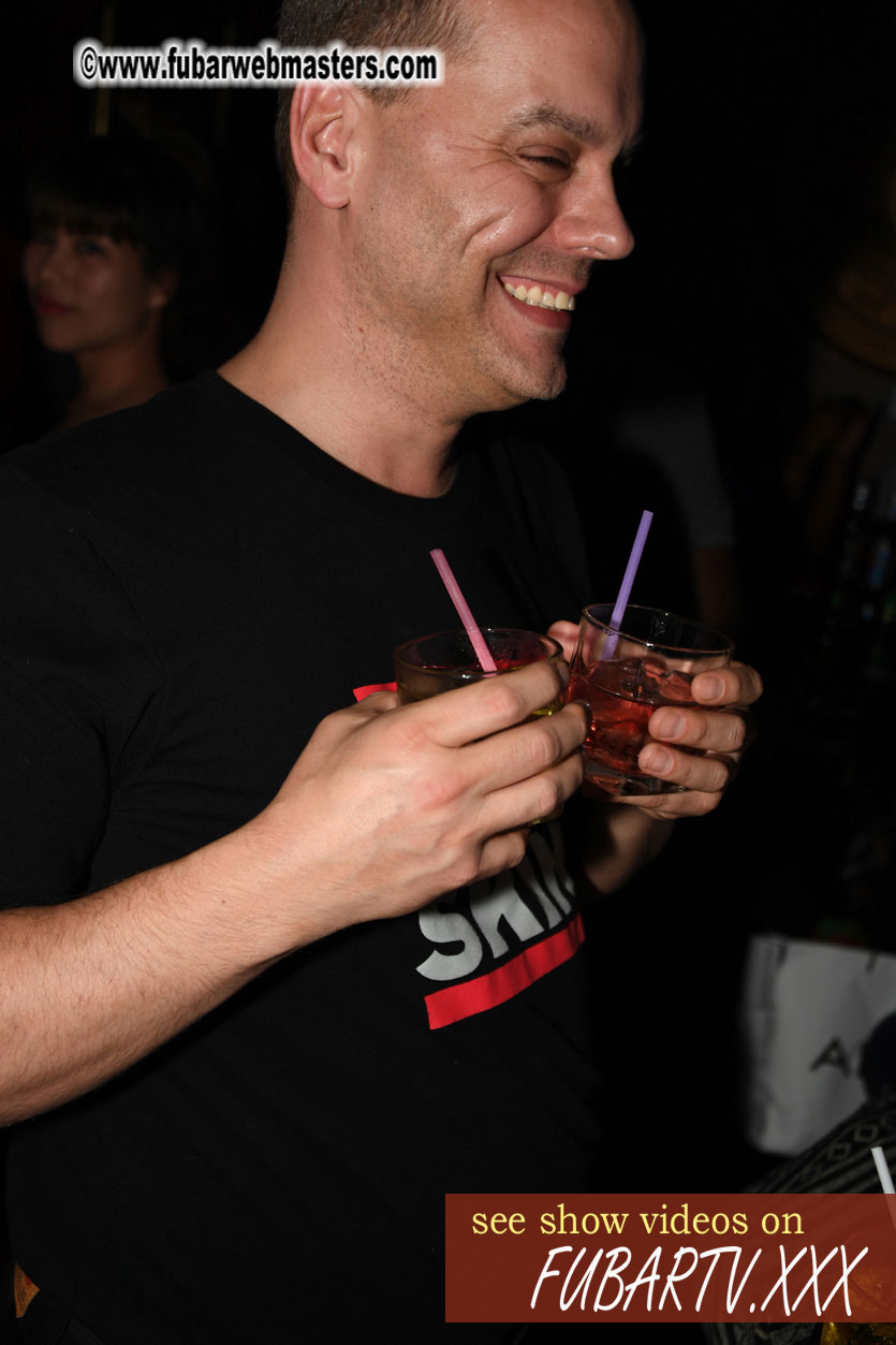 Toms Bar - beware of pickpockets