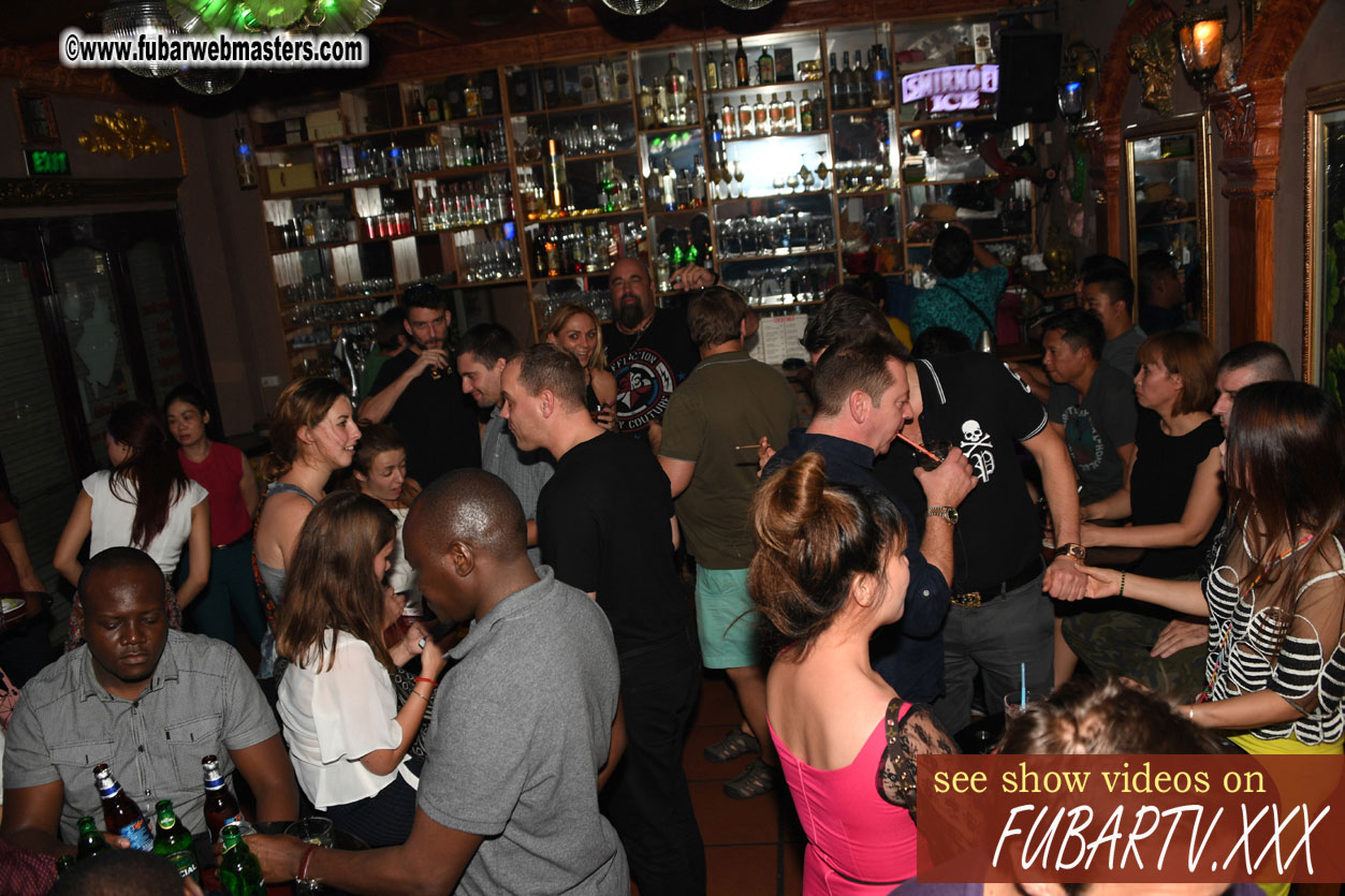 Toms Bar - beware of pickpockets