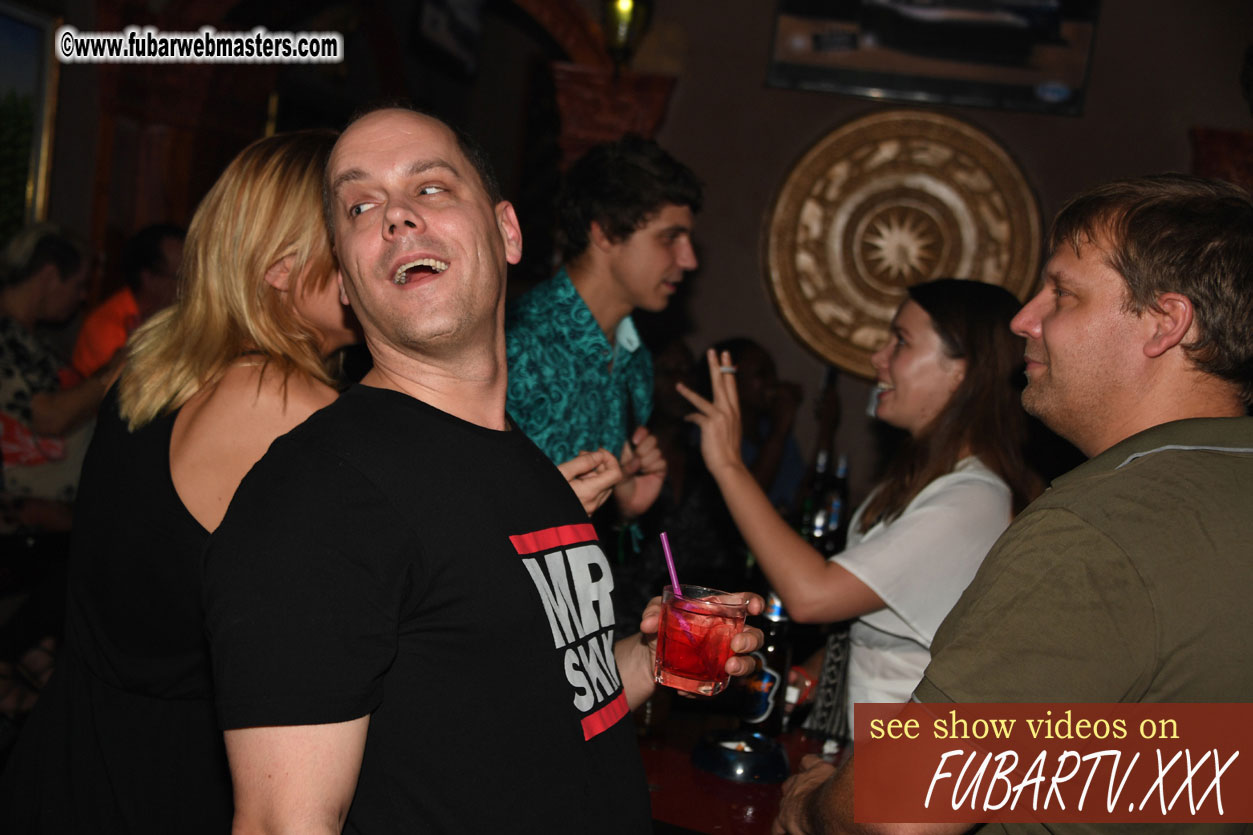 Toms Bar - beware of pickpockets